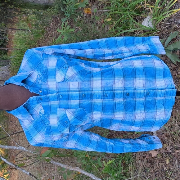 Cowgirl Hardware Arena Shirt Turquoise/White Plaid w/ Embroidered Yoke Snap Butt - Picture 12 of 14